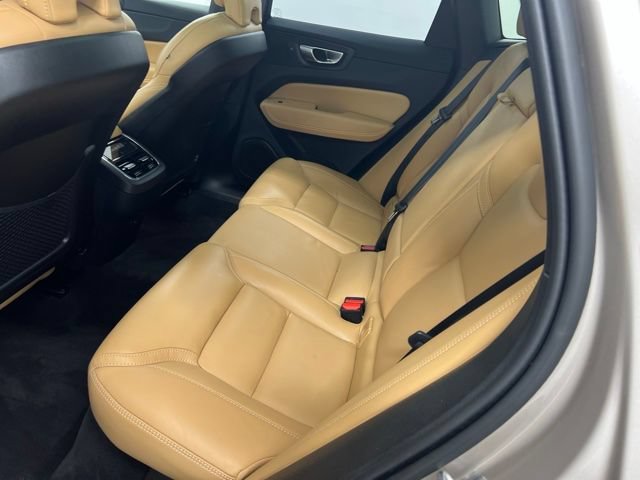 Used 2024 Volvo XC60 B5 Ultimate w/ Protection Package Premier AWD/4WD image 11