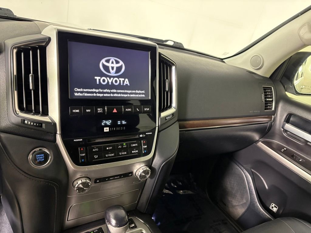 Used 2016 Toyota Land Cruiser image 17
