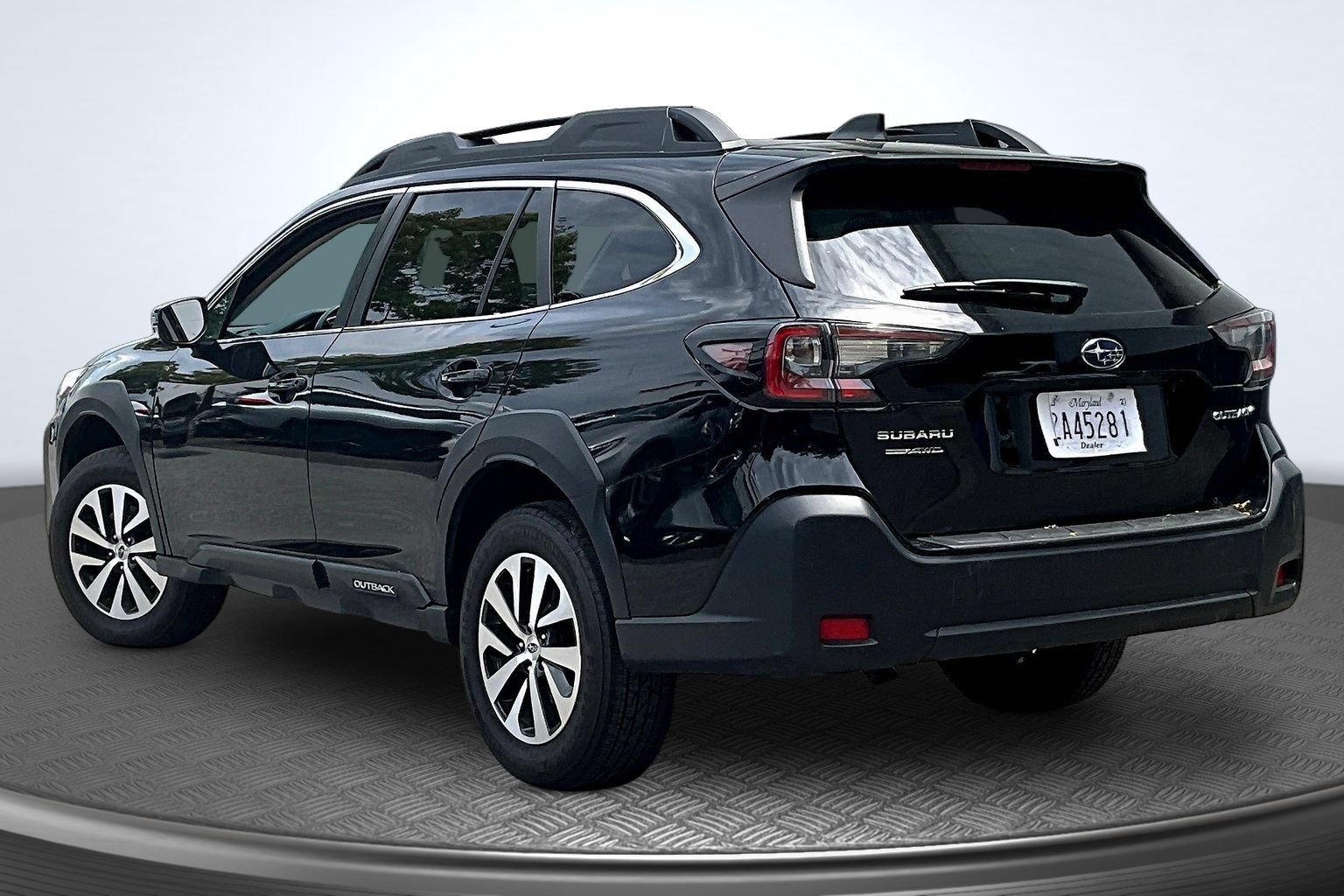Used 2023 Subaru Outback Premium AWD/4WD image 4