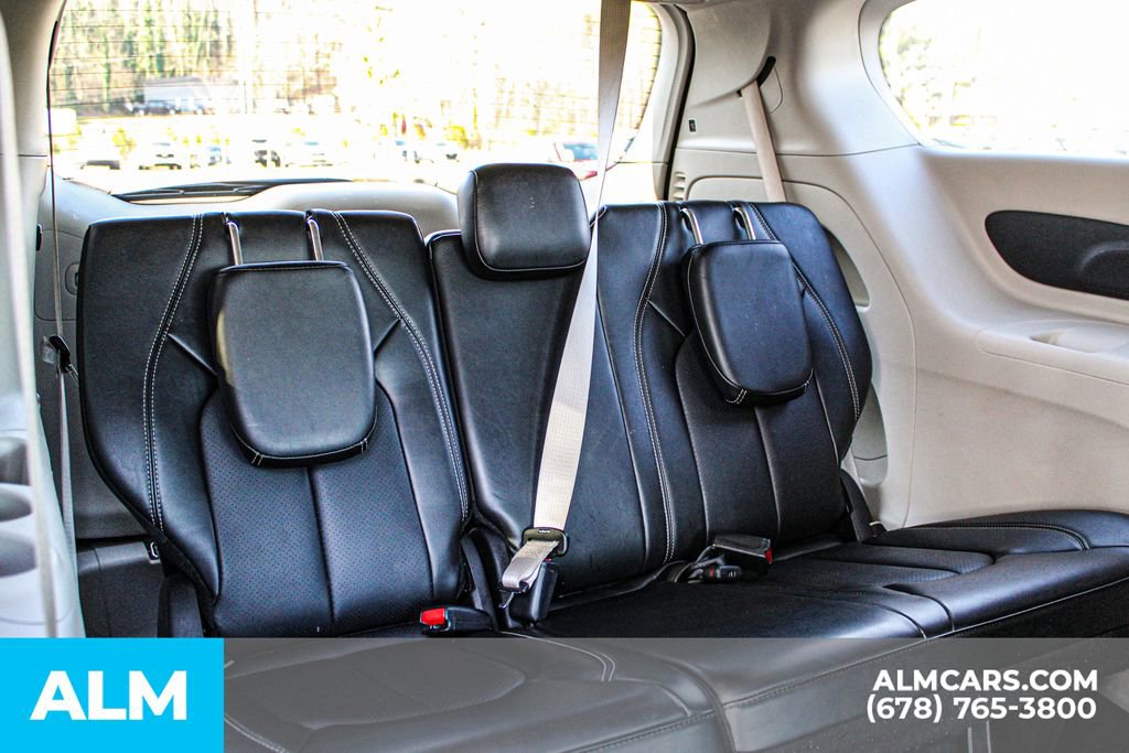 Used 2024 Chrysler Pacifica Touring-L image 21