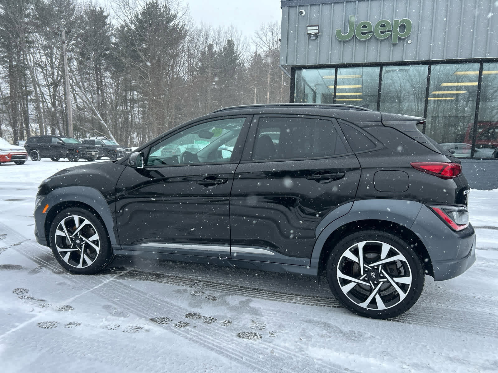 Used 2022 Hyundai Kona Limited image 8