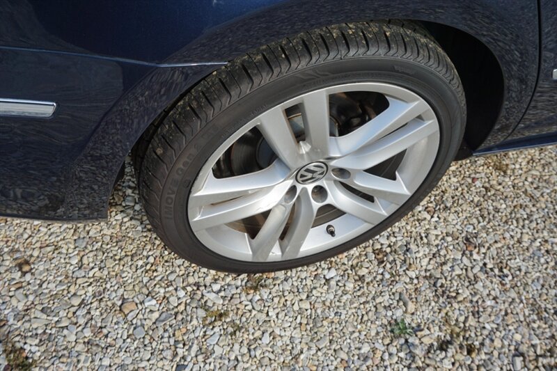 Used 2014 Volkswagen CC Executive FWD image 36