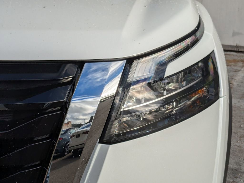 New 2025 Nissan Pathfinder SV image 10