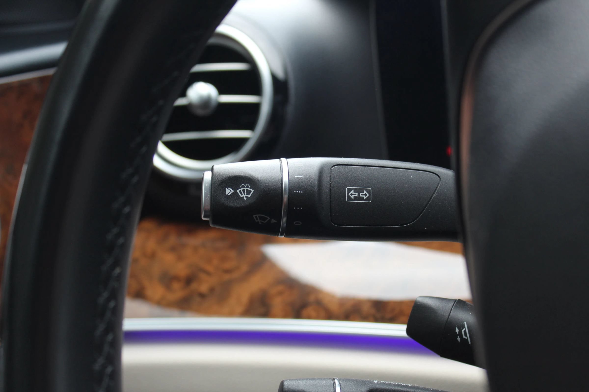 Used 2018 Mercedes-Benz E 400 4MATIC Sedan image 31