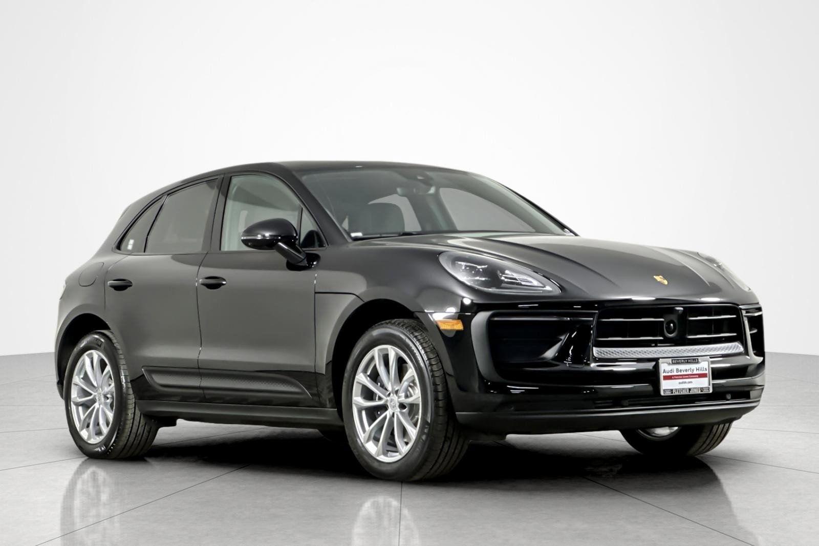 Used 2025 Porsche Macan w/ Premium Package Plus image 7