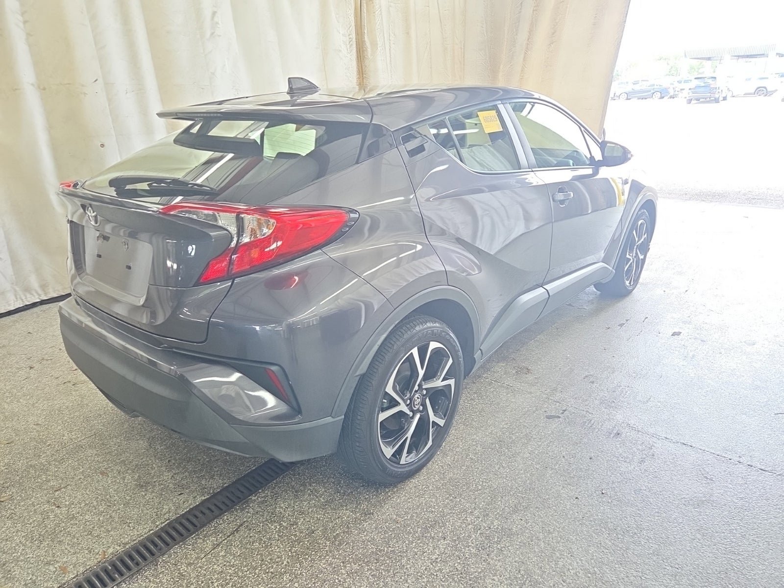 Used 2021 Toyota C-HR XLE FWD image 6