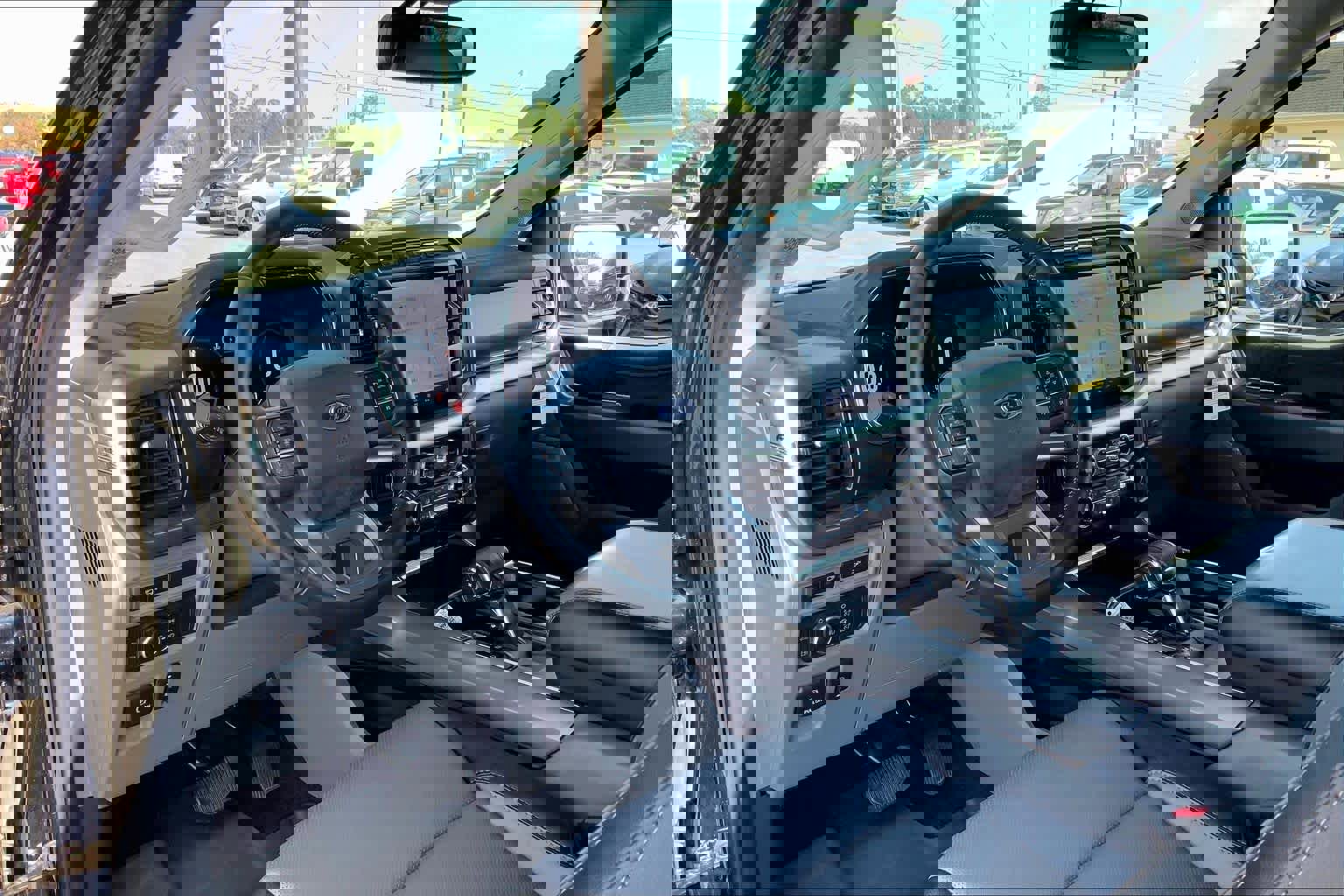 Certified 2022 Ford F150 Lariat w/ Equipment Group 502A High image 17