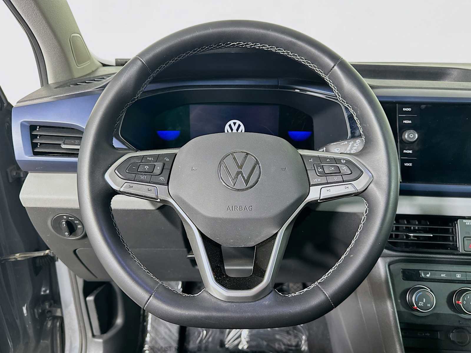 Used 2022 Volkswagen Taos SE w/ Panoramic Sunroof Package AWD/4WD image 11
