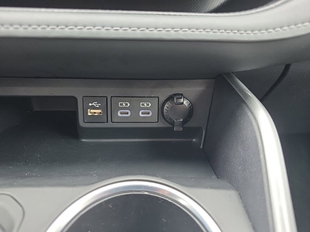 Used 2024 Toyota Highlander LE image 31