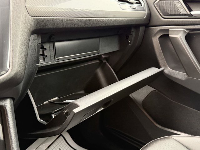 Certified 2024 Volkswagen Tiguan SE AWD/4WD image 36