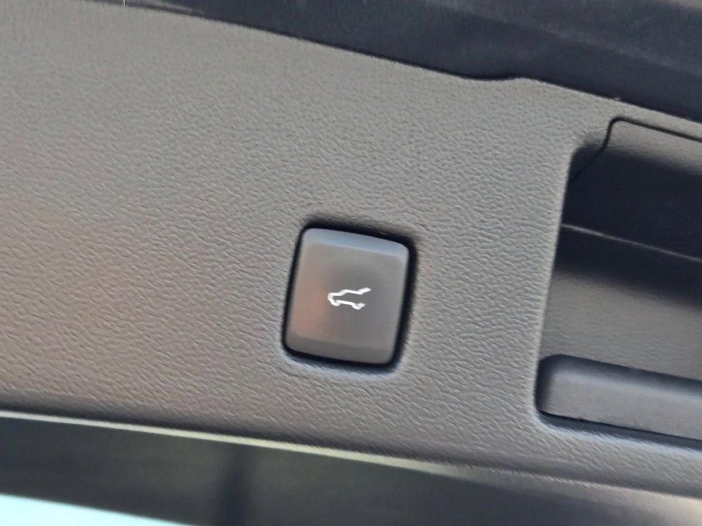 Used 2022 Ford Escape SEL w/ Technology Package image 16