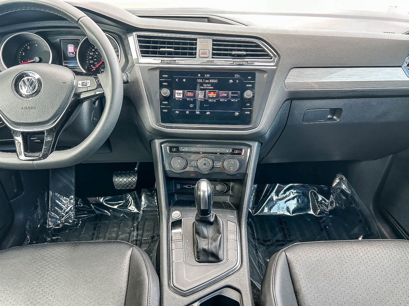 Used 2020 Volkswagen Tiguan SE FWD image 14