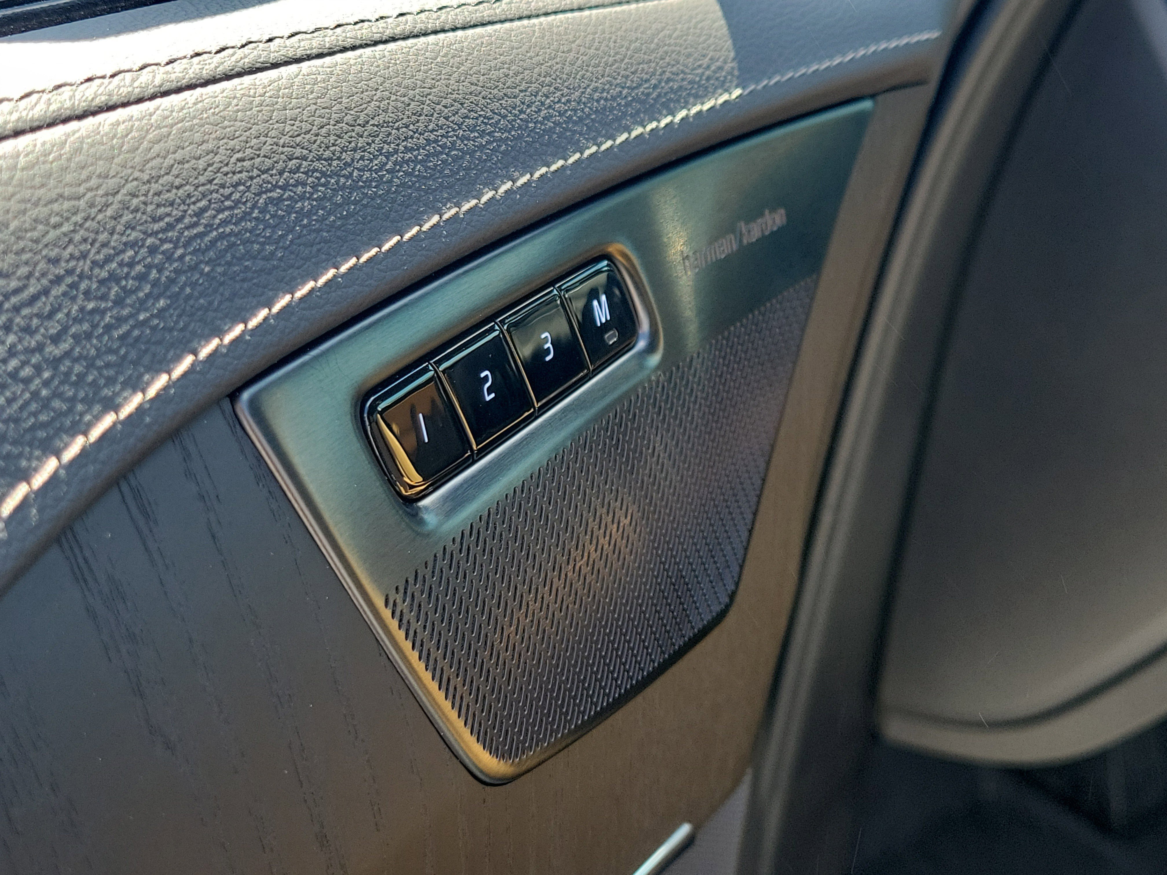 Used 2025 Volvo XC90 T8 Ultra w/ Protection Package Premier image 24