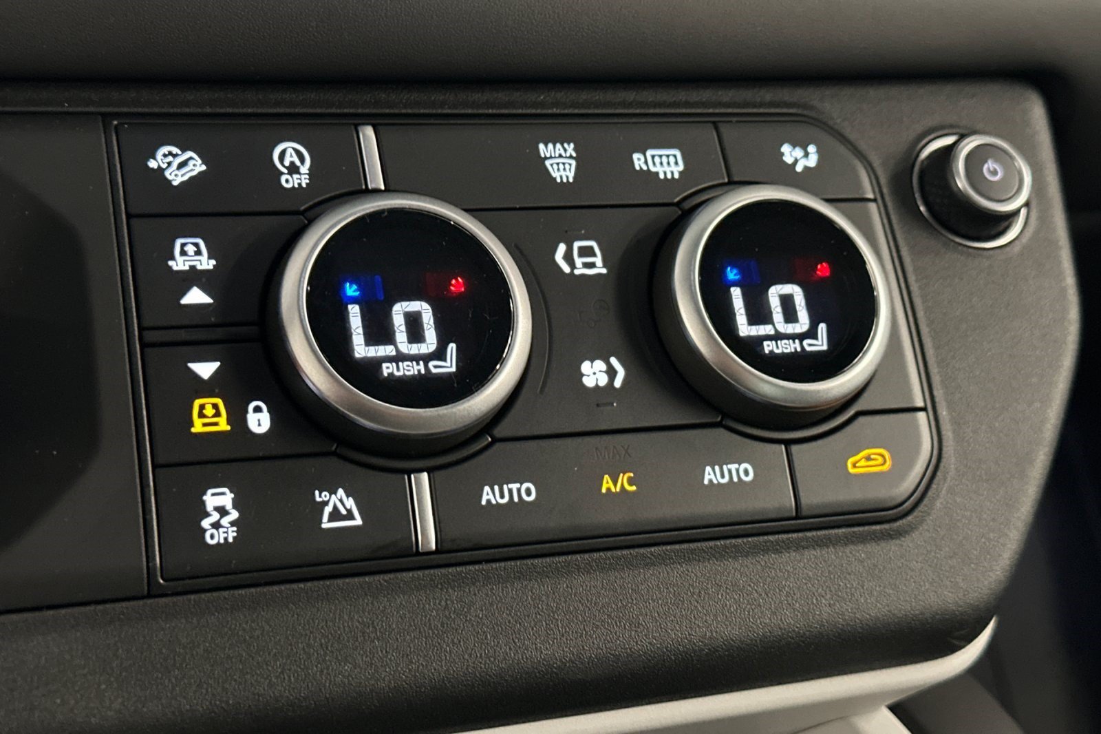 Used 2025 Land Rover Defender 110 S AWD/4WD image 18