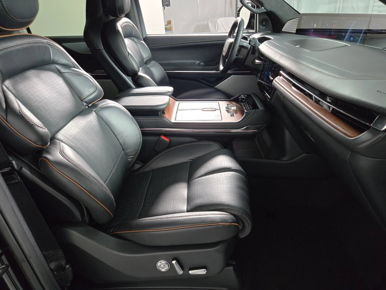 New 2027 Lincoln Navigator Black Label AWD/4WD image 21