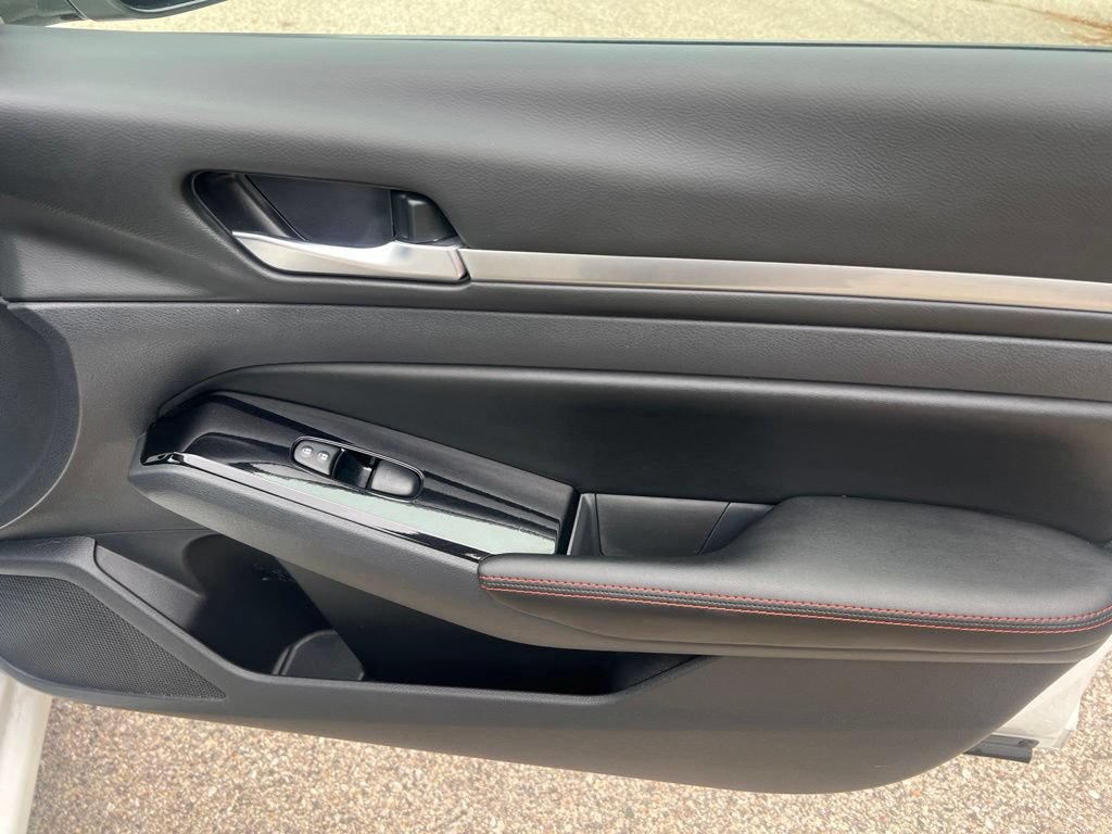 Used 2024 Nissan Altima 2.5 SR FWD image 21