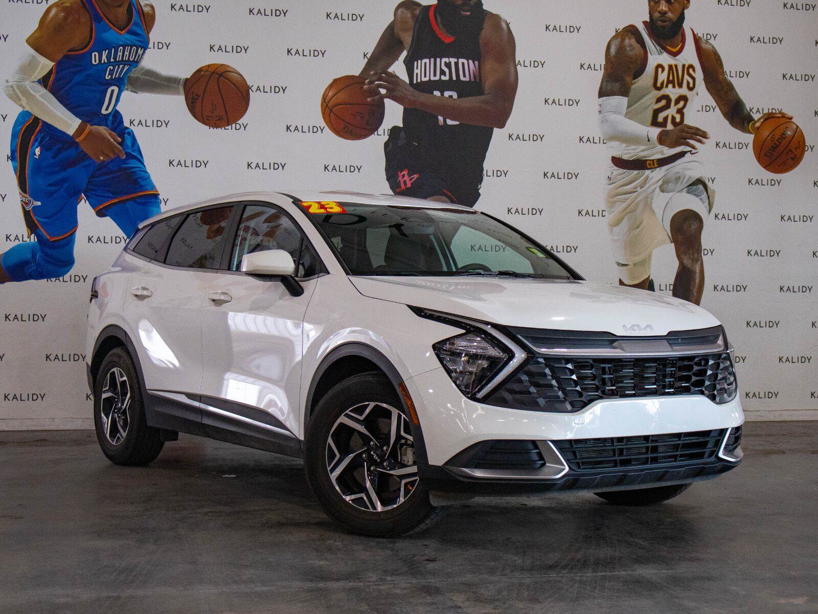 Used 2023 Kia Sportage LX FWD image 2