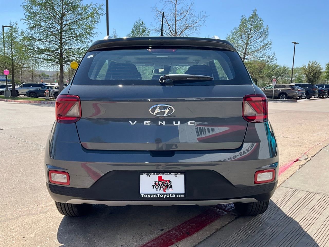 Used 2025 Hyundai Venue SEL image 7