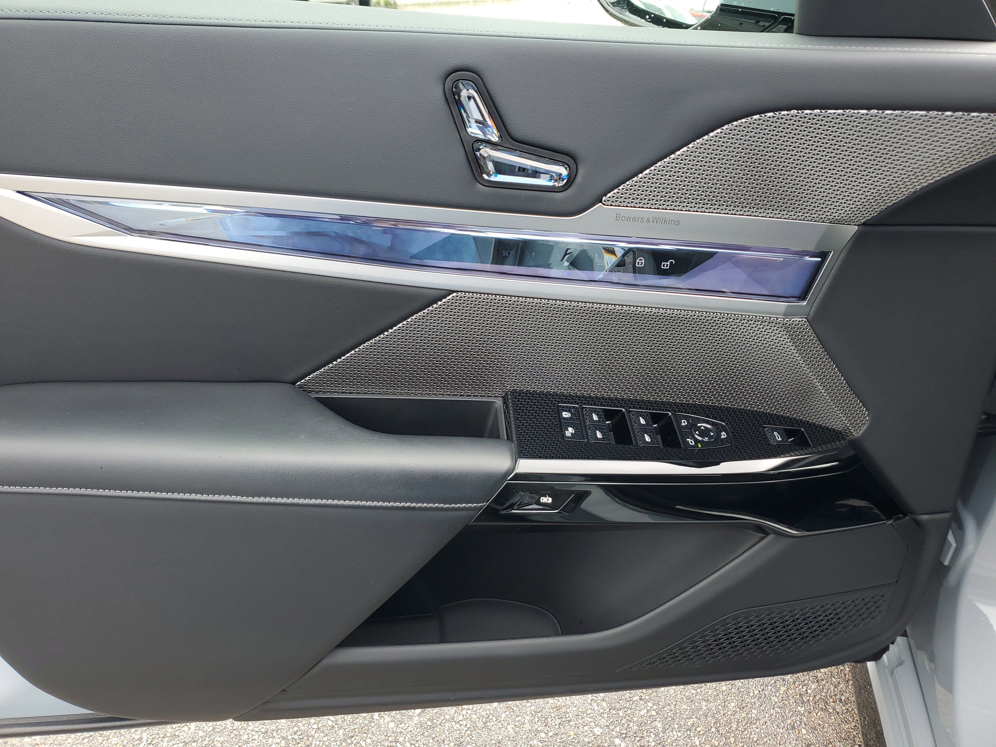 Used 2024 BMW 740i xDrive image 24