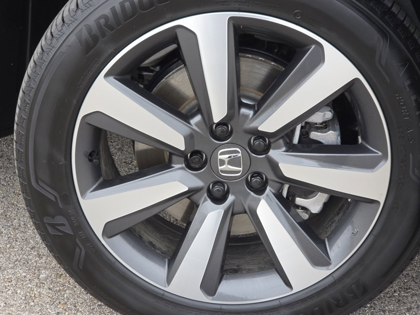 Used 2025 Honda Pilot Touring image 13