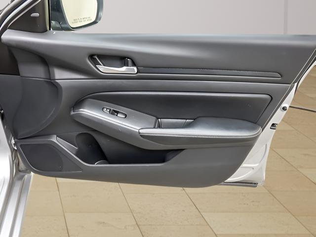 Used 2024 Nissan Altima 2.5 SV image 23