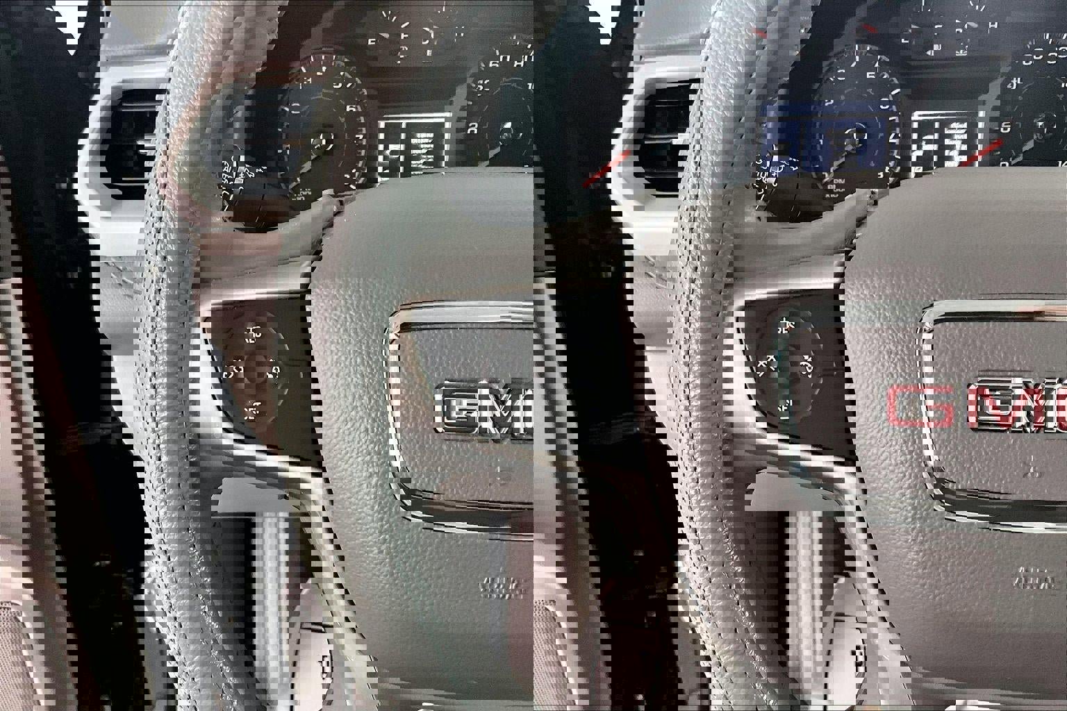 Used 2017 GMC Acadia SLE image 11