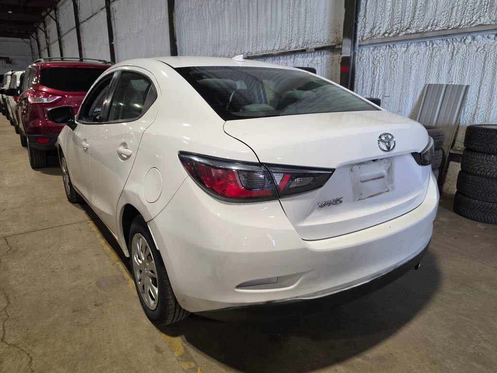 Used 2020 Toyota Yaris L image 2