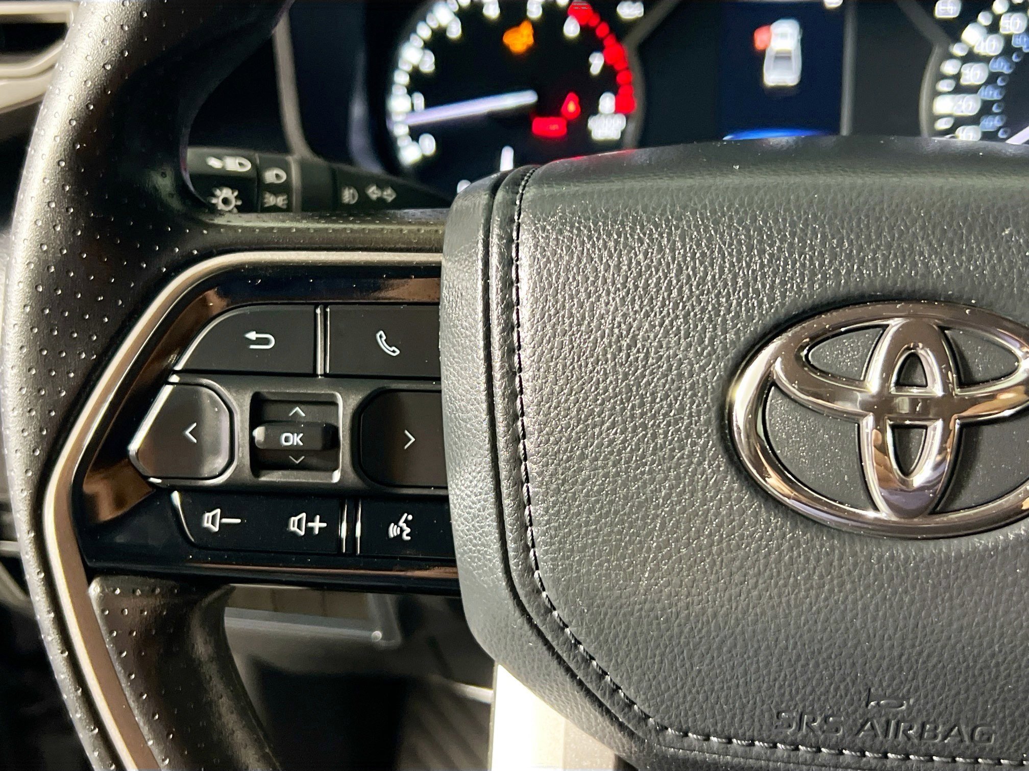 Used 2024 Toyota Tundra SR5 w/ SR5 Convenience Package AWD/4WD image 17