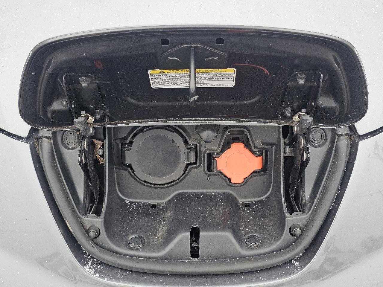 Used 2016 Nissan Leaf SV image 9