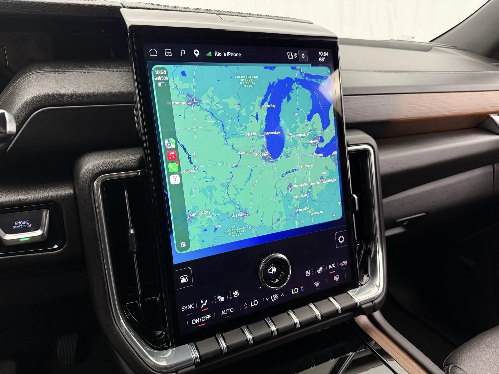 Used 2025 GMC Yukon XL Denali AWD/4WD image 19