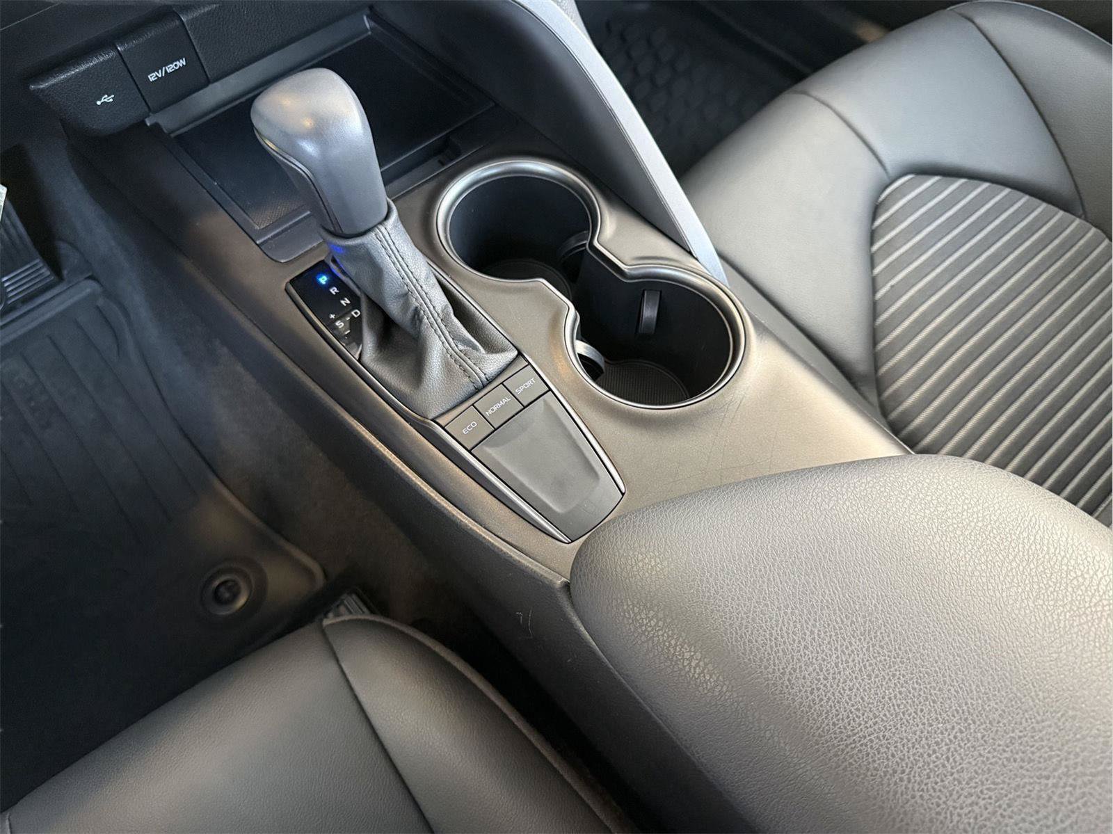 Used 2022 Toyota Camry SE FWD image 17