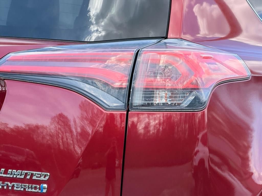 Used 2018 Toyota RAV4 Limited w/ Advanced Technology Package image 22