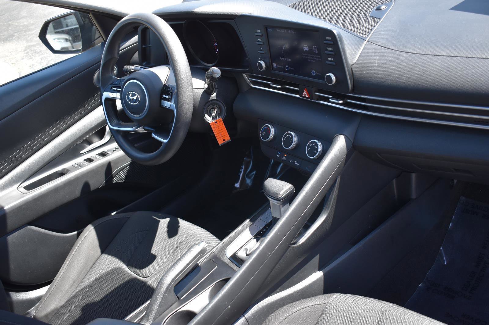 Used 2021 Hyundai Elantra SE image 13