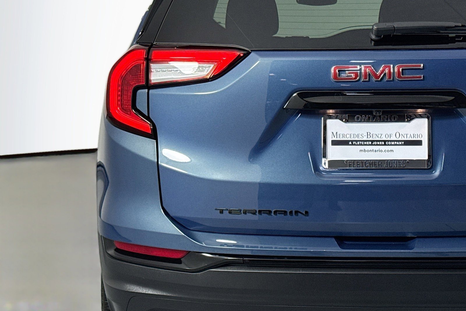 Used 2024 GMC Terrain SLE w/ Driver Convenience Package image 14