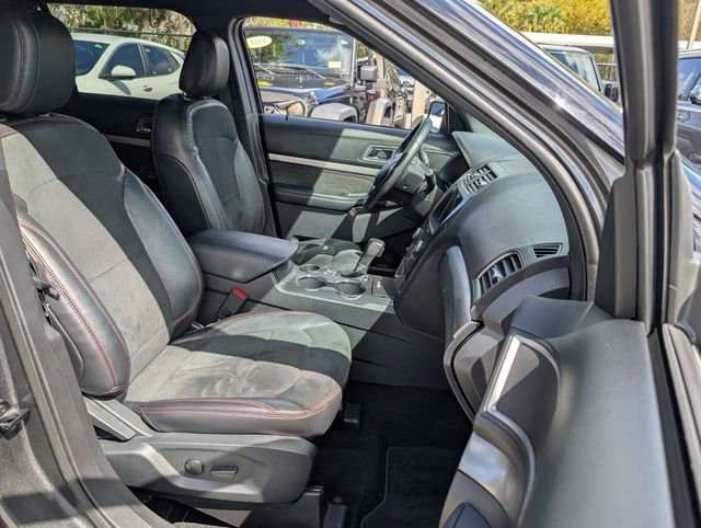Used 2019 Ford Explorer XLT w/ Equipment Group 202A image 17