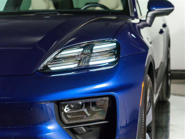 Used 2026 Porsche Macan Electric RWD image 11