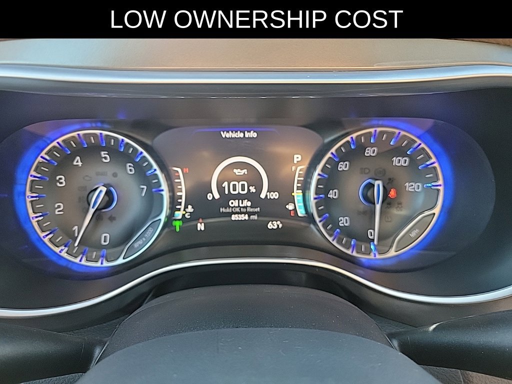 Used 2017 Chrysler Pacifica Limited w/ UConnect Theater Package FWD image 25
