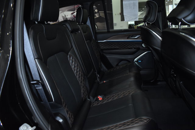 Used 2022 Jeep Grand Cherokee Summit w/ Luxury Tech Group V image 31