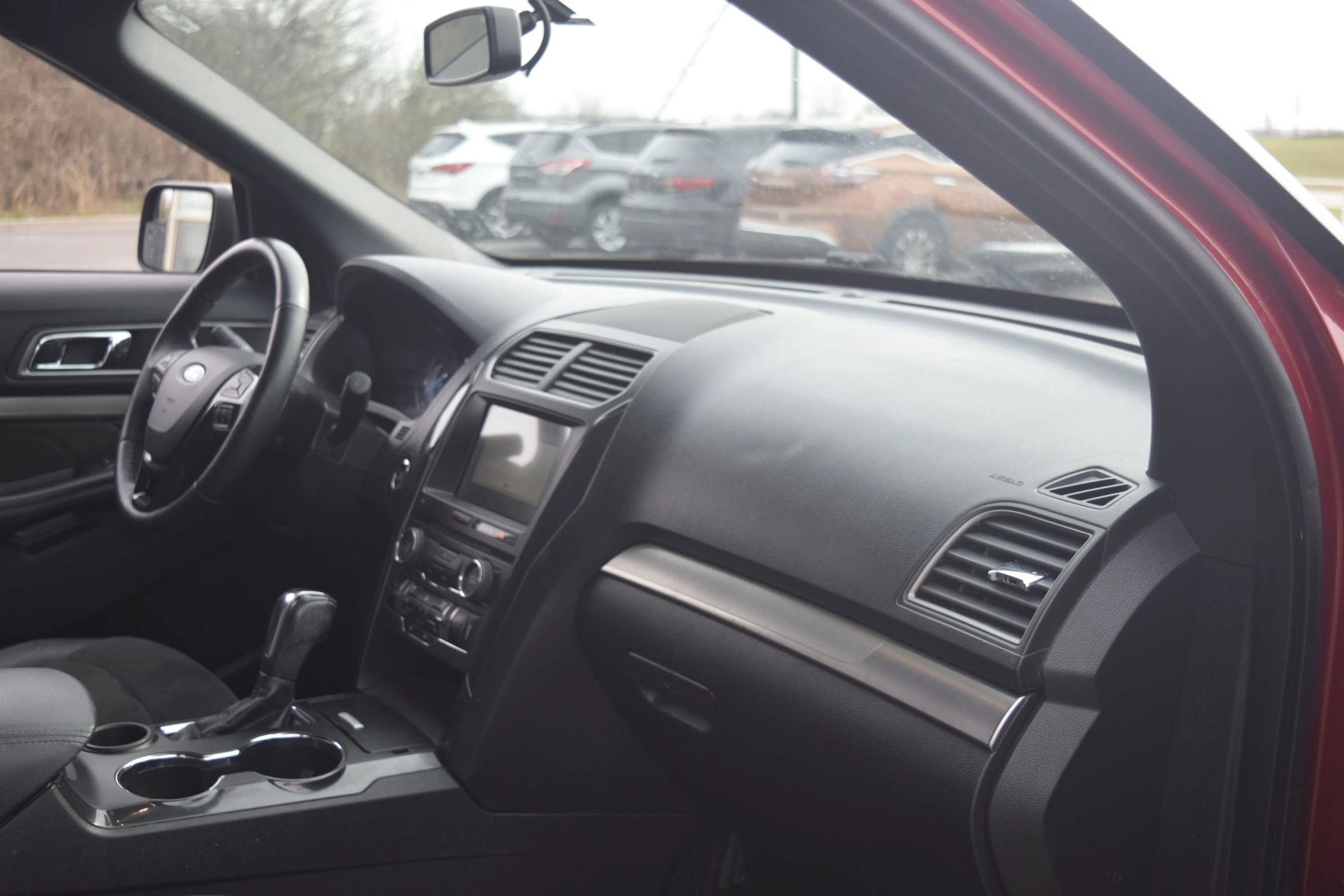 Used 2018 Ford Explorer XLT w/ Equipment Group 202A image 9