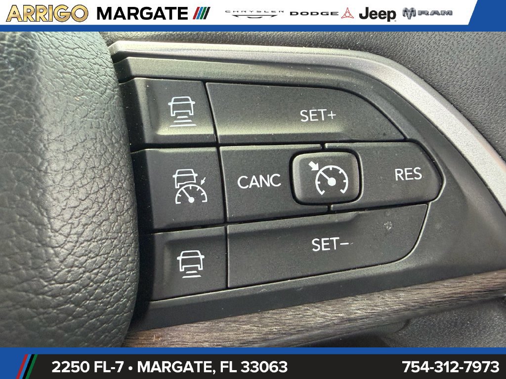 Certified 2025 Jeep Grand Cherokee Limited w/ Black Appearance Package RWD image 28