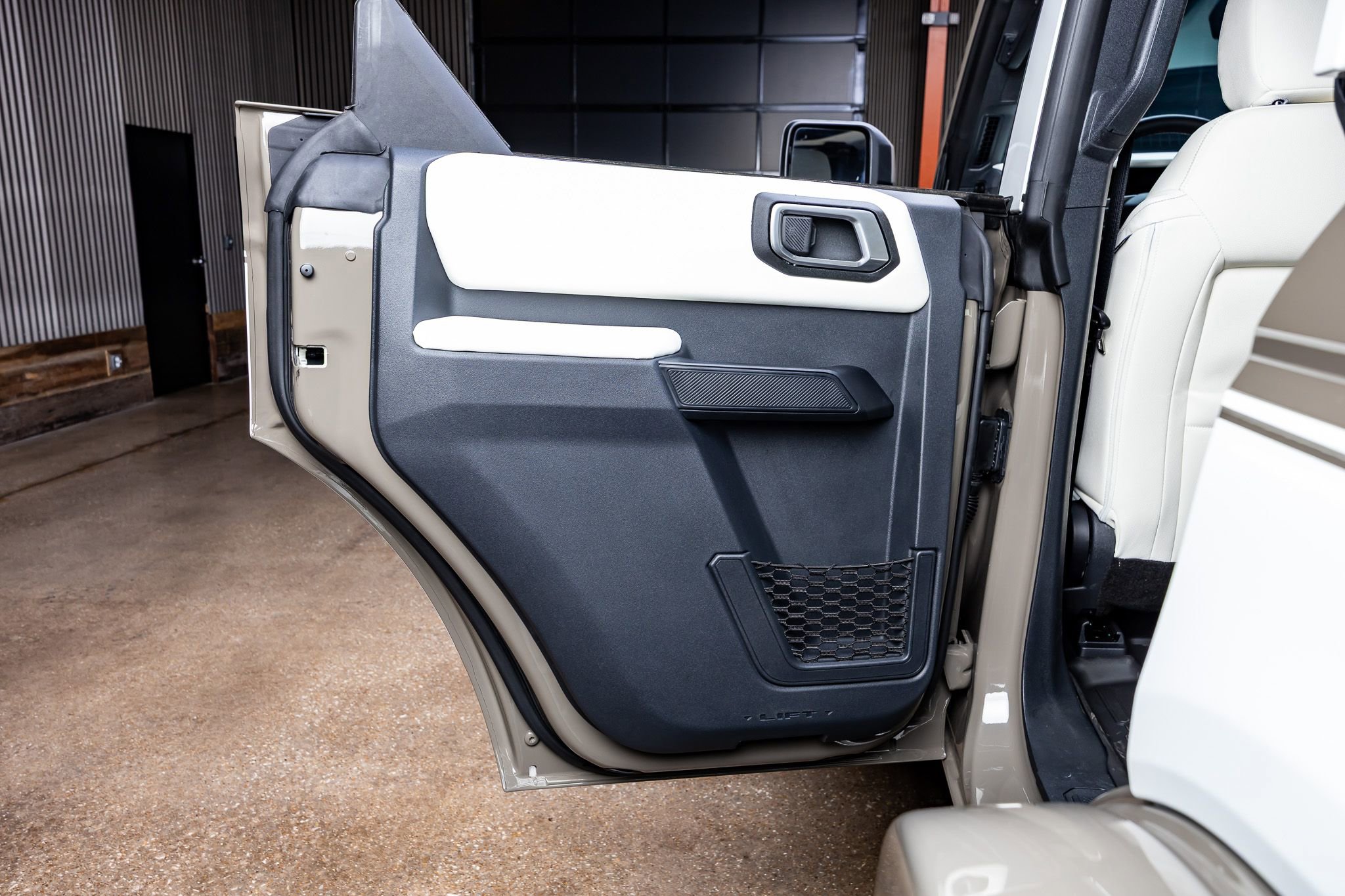 Used 2026 Ford Bronco Heritage Edition AWD/4WD image 37