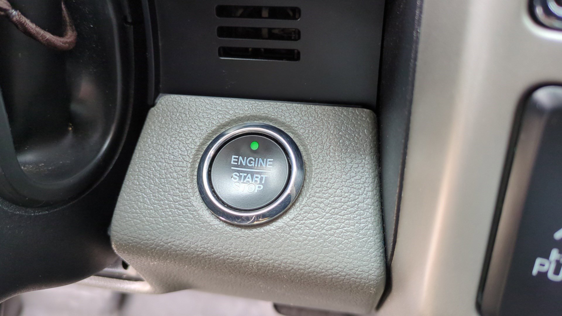 Used 2019 Ford F150 Lariat w/ Max Trailer Tow Package image 21