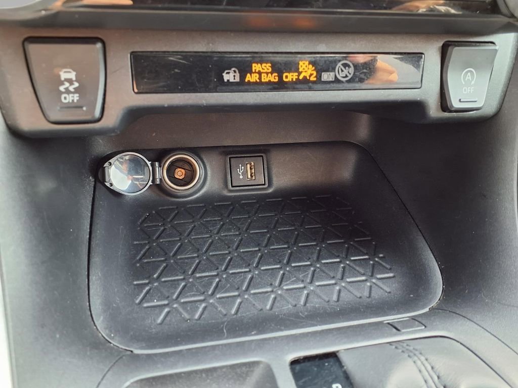 Used 2024 Toyota RAV4 XLE FWD image 10