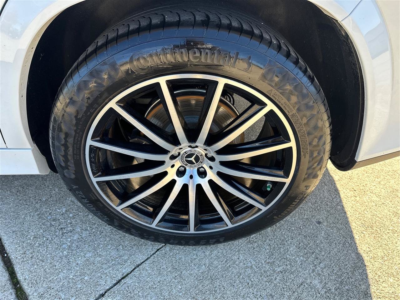 Used 2023 Mercedes-Benz GLS 450 4MATIC w/ AMG Line Exterior image 31