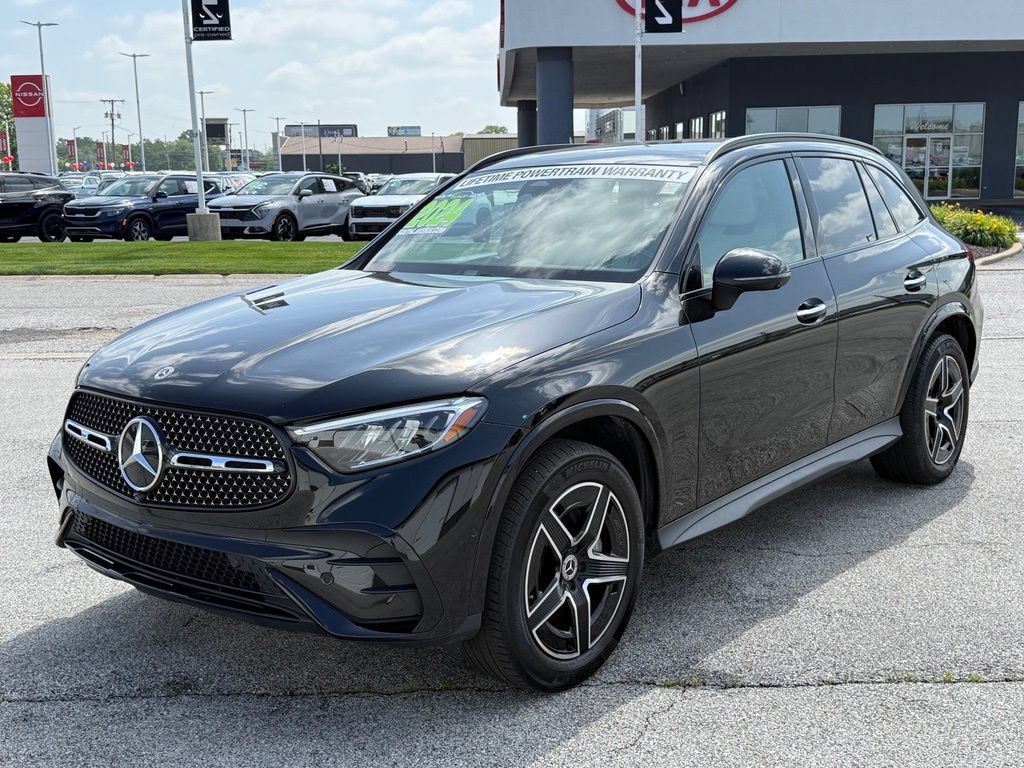 Used 2024 Mercedes-Benz GLC 300 4MATIC image 3