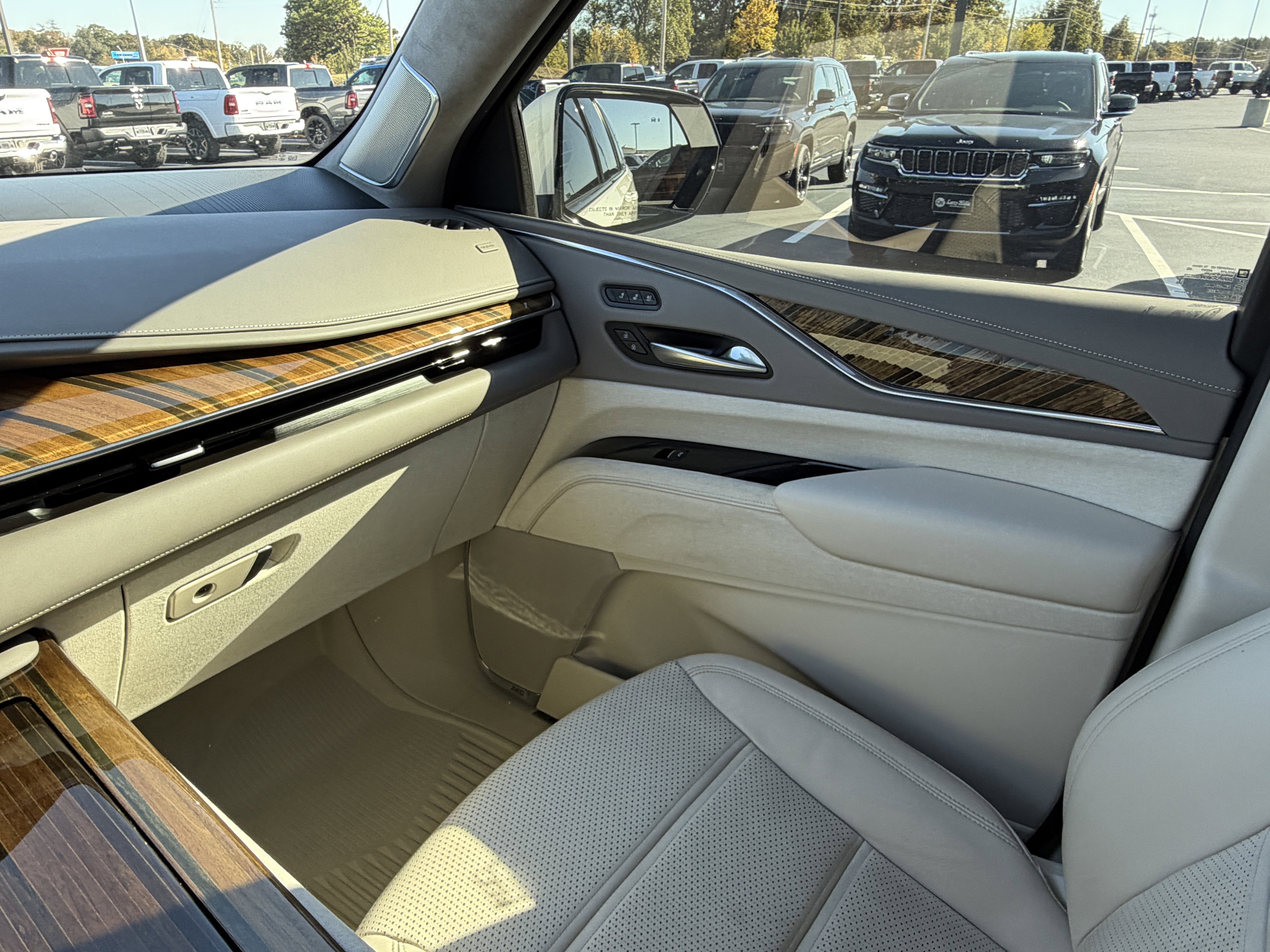 Used 2021 Cadillac Escalade ESV Sport Platinum image 20