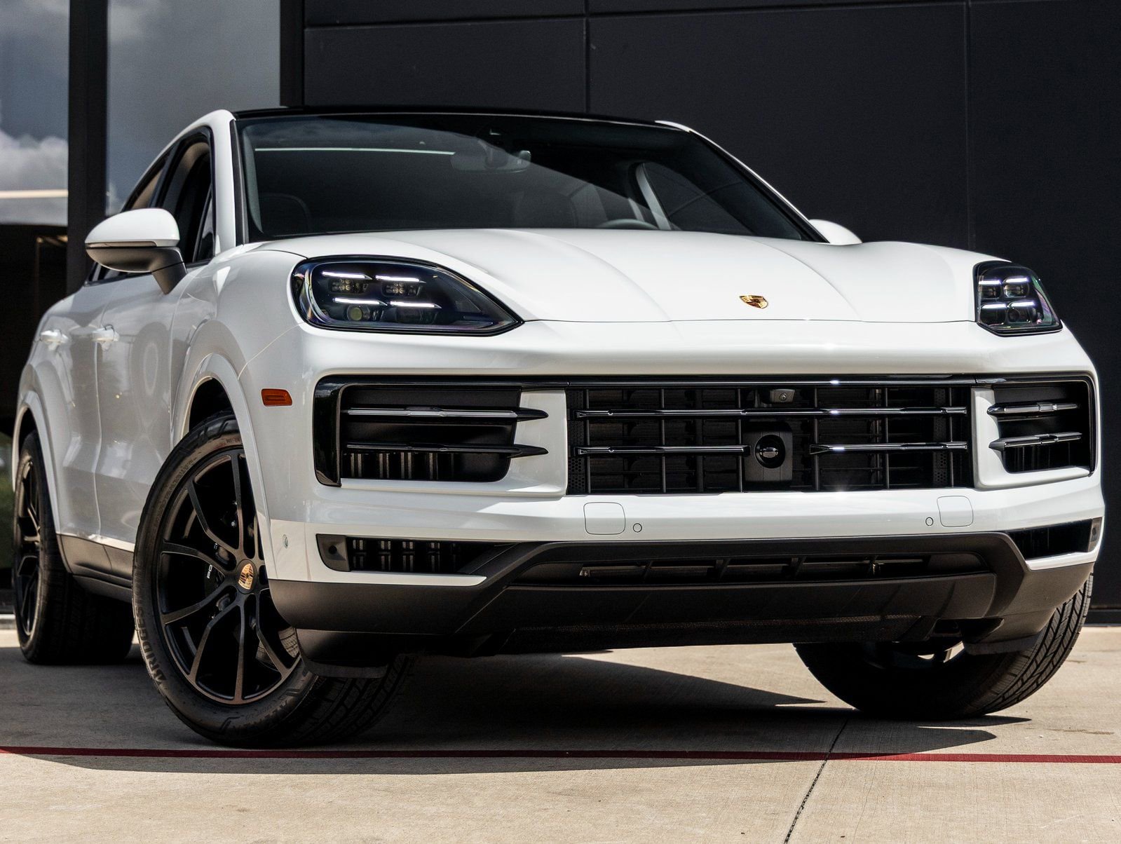 Certified 2025 Porsche Cayenne Coupe image 6