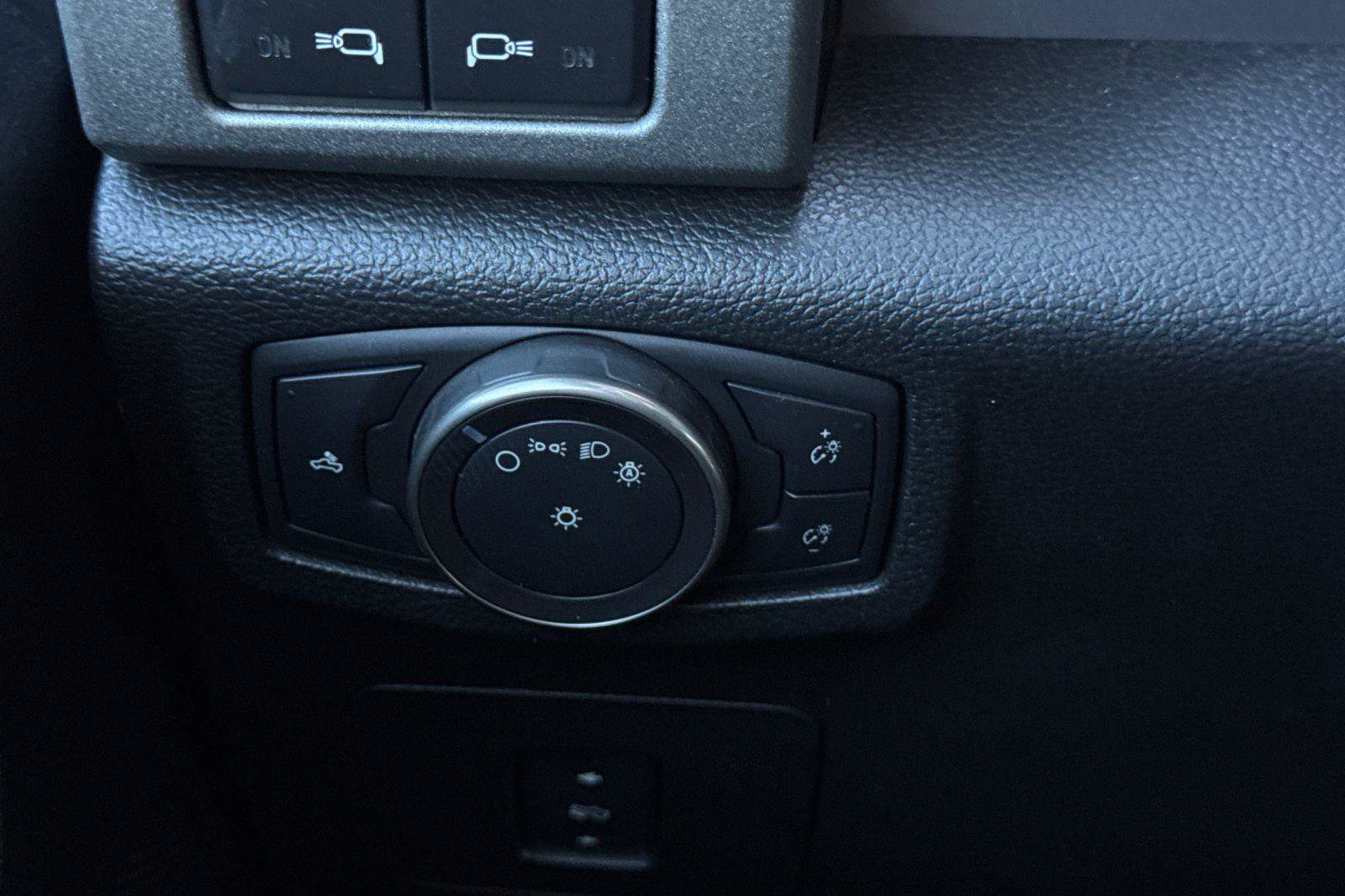 Used 2017 Ford F150 Raptor w/ Equipment Group 802A Luxury image 29