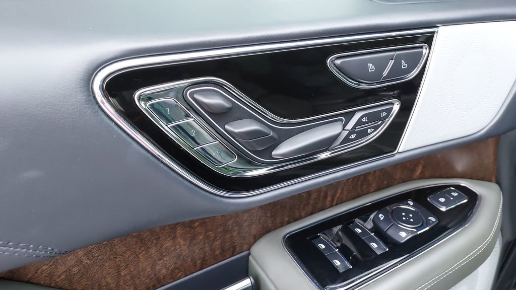 Used 2024 Lincoln Navigator Black Label image 12