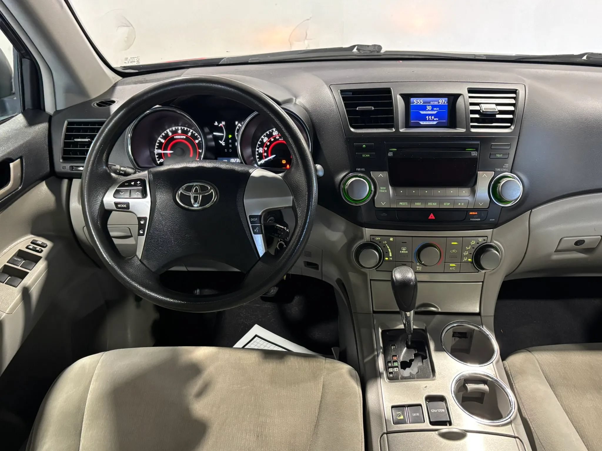Used 2012 Toyota Highlander 4WD w/ Tech Pkg image 12